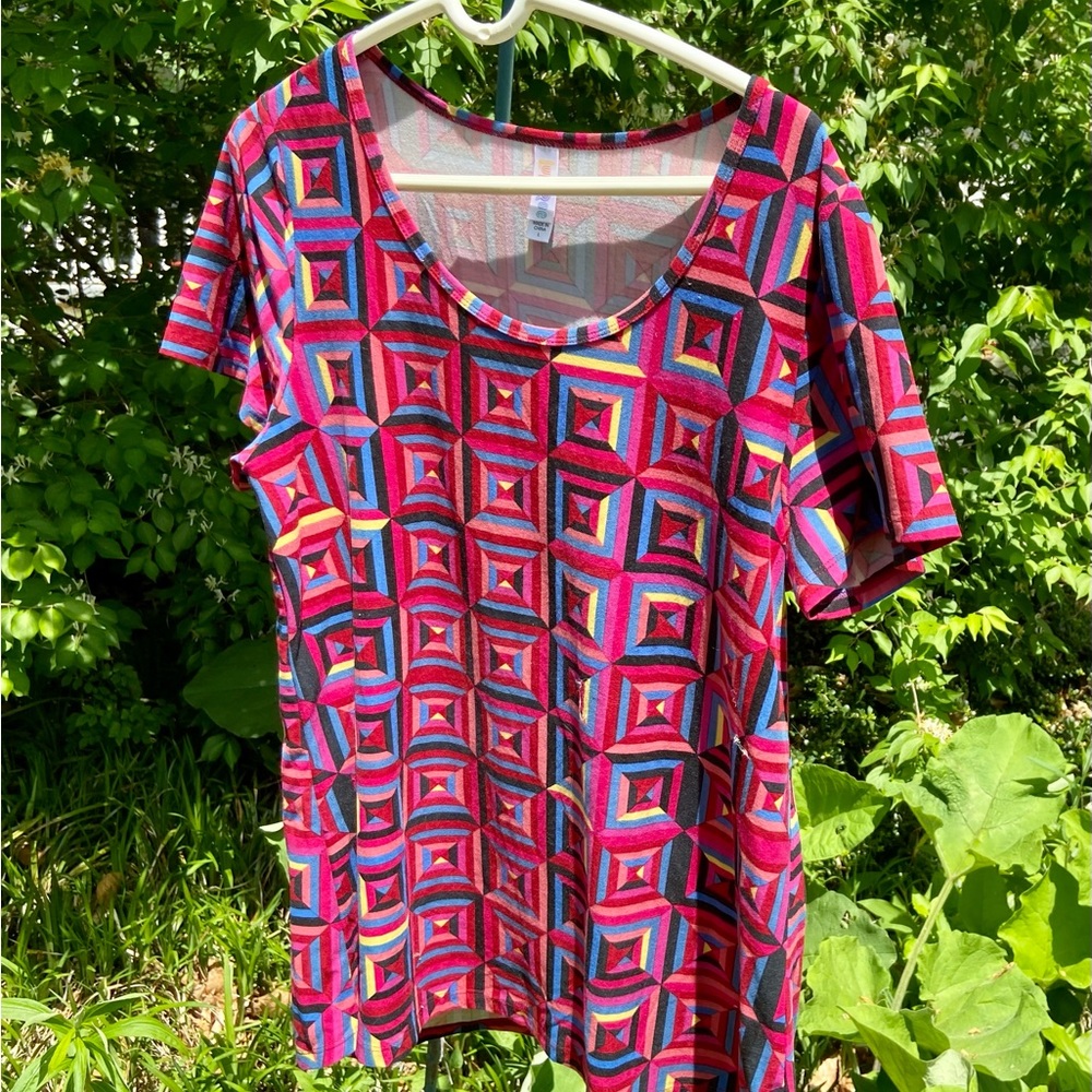 LuLaRoe Soft Legging-material Classic Tee Size L